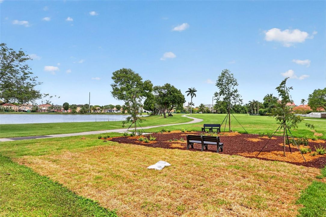 Active With Contract: $244,000 (2 beds, 2 baths, 868 Square Feet)