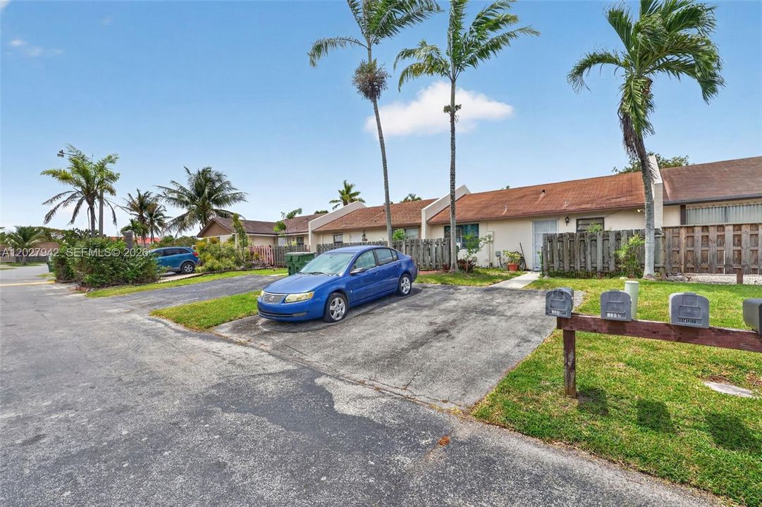 Active With Contract: $244,000 (2 beds, 2 baths, 868 Square Feet)