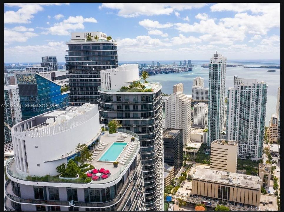 For Sale: $459,500 (1 beds, 1 baths, 684 Square Feet)