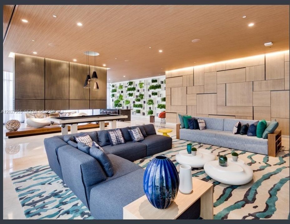 For Sale: $459,500 (1 beds, 1 baths, 684 Square Feet)