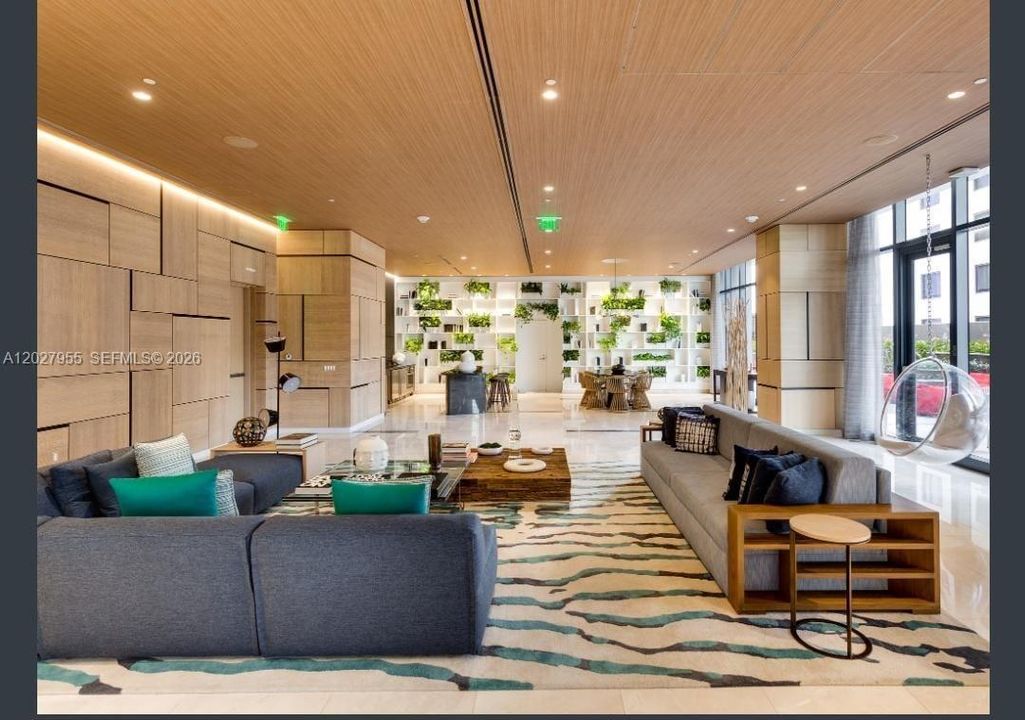 For Sale: $459,500 (1 beds, 1 baths, 684 Square Feet)
