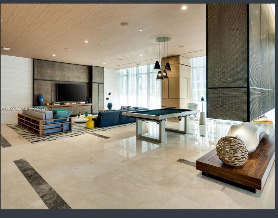 For Sale: $459,500 (1 beds, 1 baths, 684 Square Feet)
