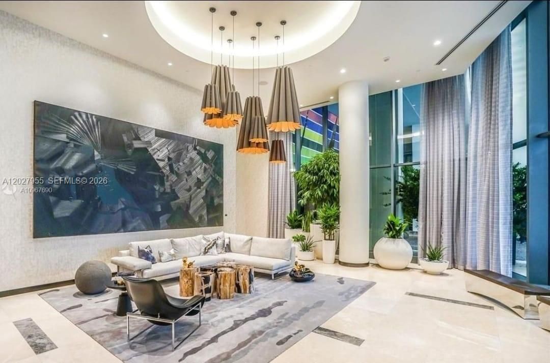 For Sale: $459,500 (1 beds, 1 baths, 684 Square Feet)