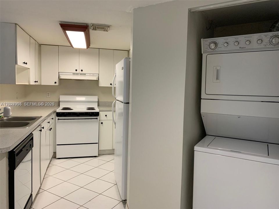 В аренду: $2,300 (2 спален, 2 ванн, 1310 Квадратных фут)