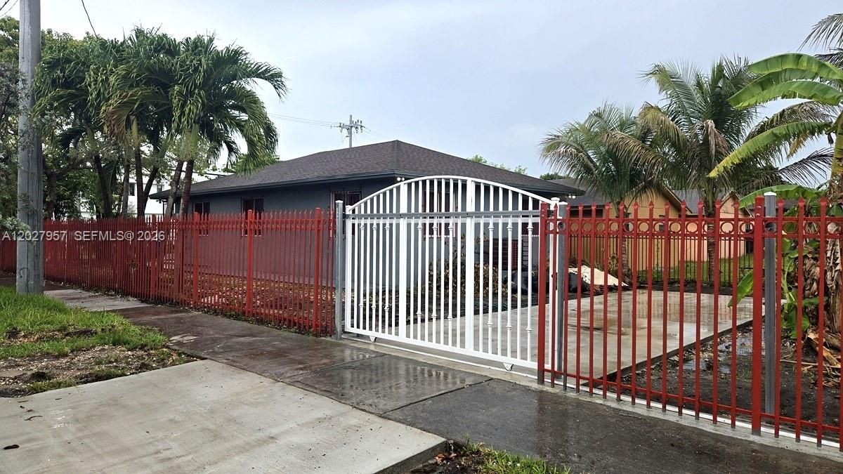 For Rent: $3,700 (3 beds, 2 baths, 1200 Square Feet)