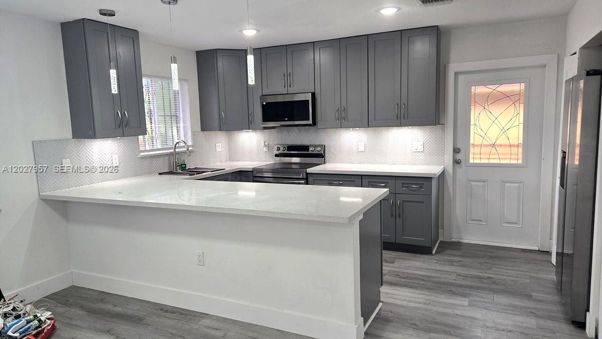 For Rent: $3,700 (3 beds, 2 baths, 1200 Square Feet)
