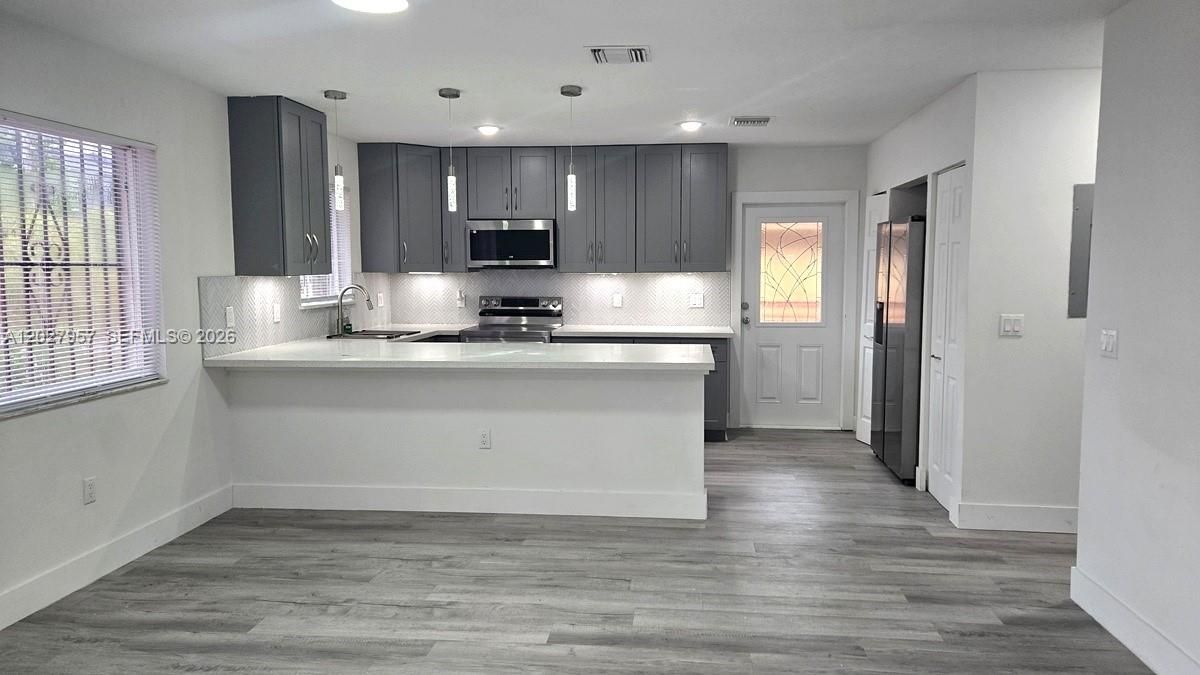 For Rent: $3,700 (3 beds, 2 baths, 1200 Square Feet)