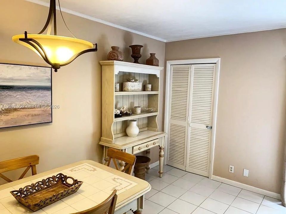 For Rent: $1,900 (1 beds, 1 baths, 660 Square Feet)