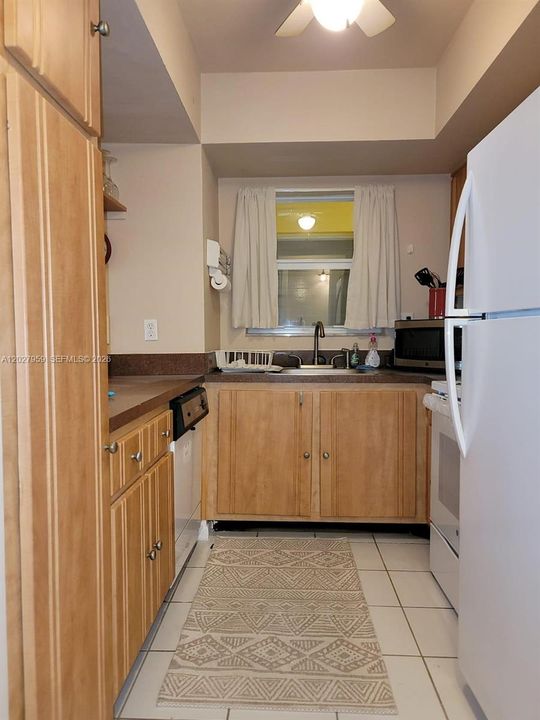 For Rent: $1,900 (1 beds, 1 baths, 660 Square Feet)