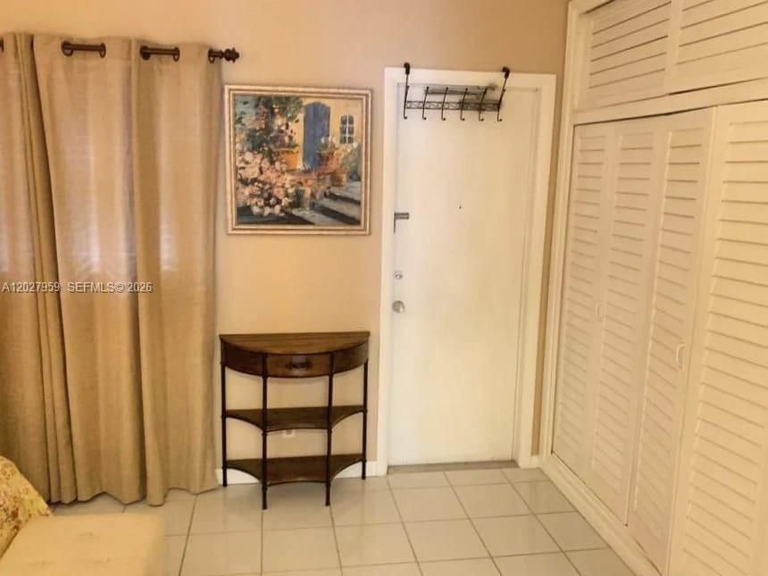 For Rent: $1,900 (1 beds, 1 baths, 660 Square Feet)