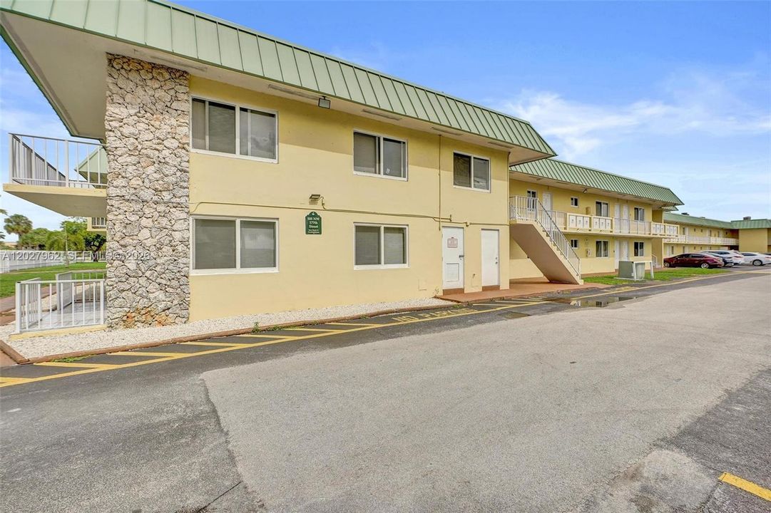 For Rent: $1,650 (1 beds, 1 baths, 730 Square Feet)