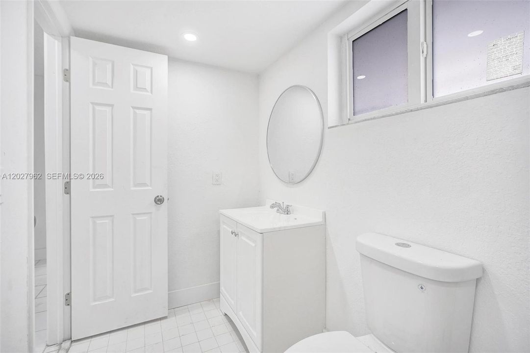For Rent: $1,650 (1 beds, 1 baths, 730 Square Feet)
