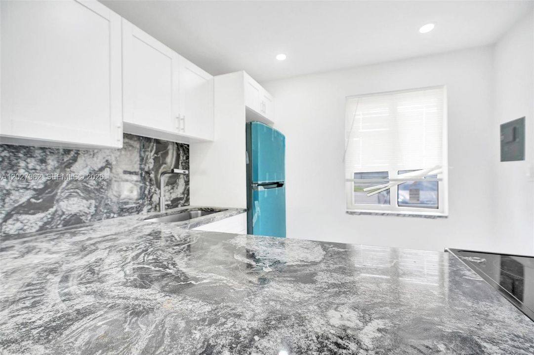 For Rent: $1,650 (1 beds, 1 baths, 730 Square Feet)