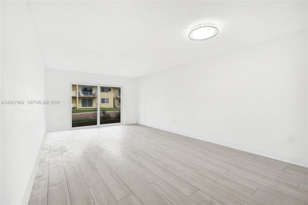 For Rent: $1,650 (1 beds, 1 baths, 730 Square Feet)
