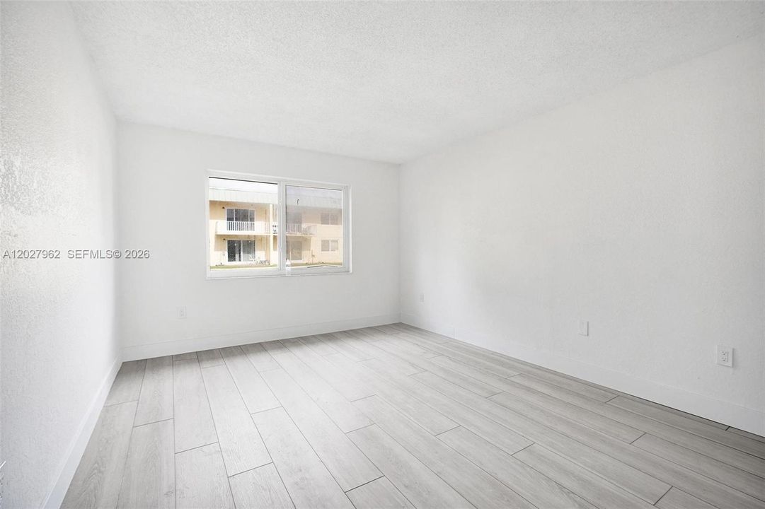 For Rent: $1,650 (1 beds, 1 baths, 730 Square Feet)