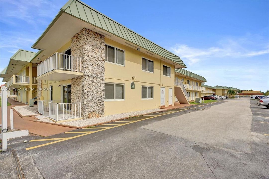 For Rent: $1,650 (1 beds, 1 baths, 730 Square Feet)
