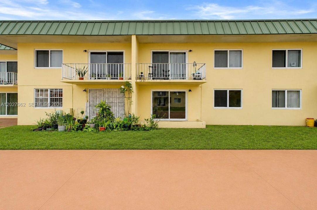 For Rent: $1,650 (1 beds, 1 baths, 730 Square Feet)