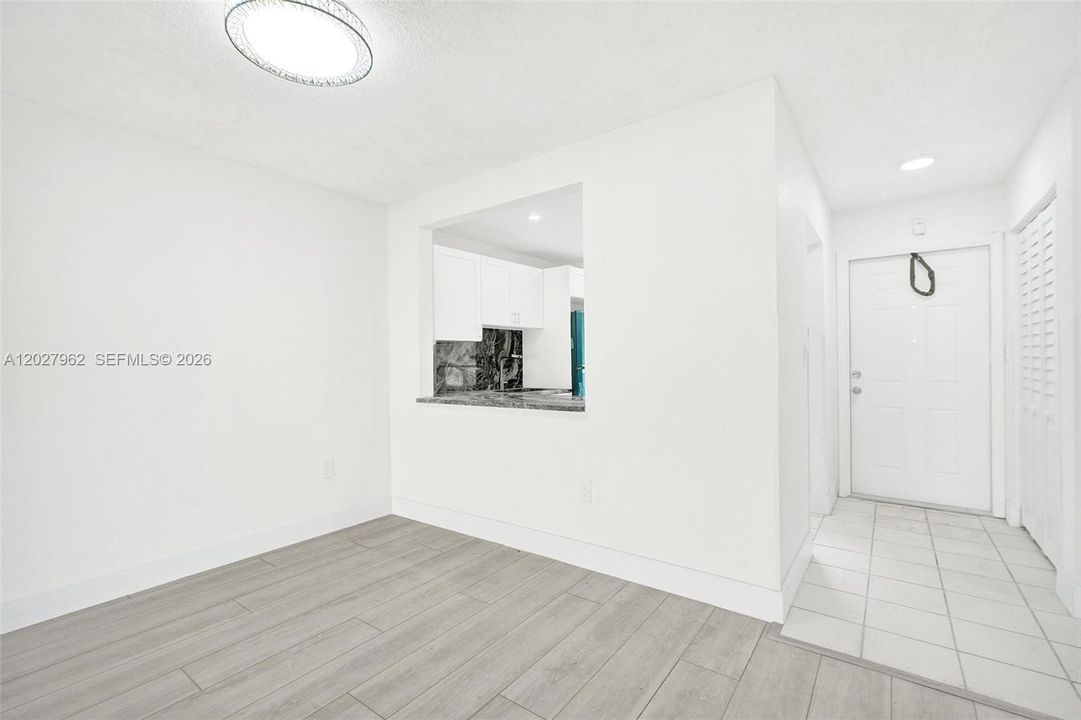 For Rent: $1,650 (1 beds, 1 baths, 730 Square Feet)