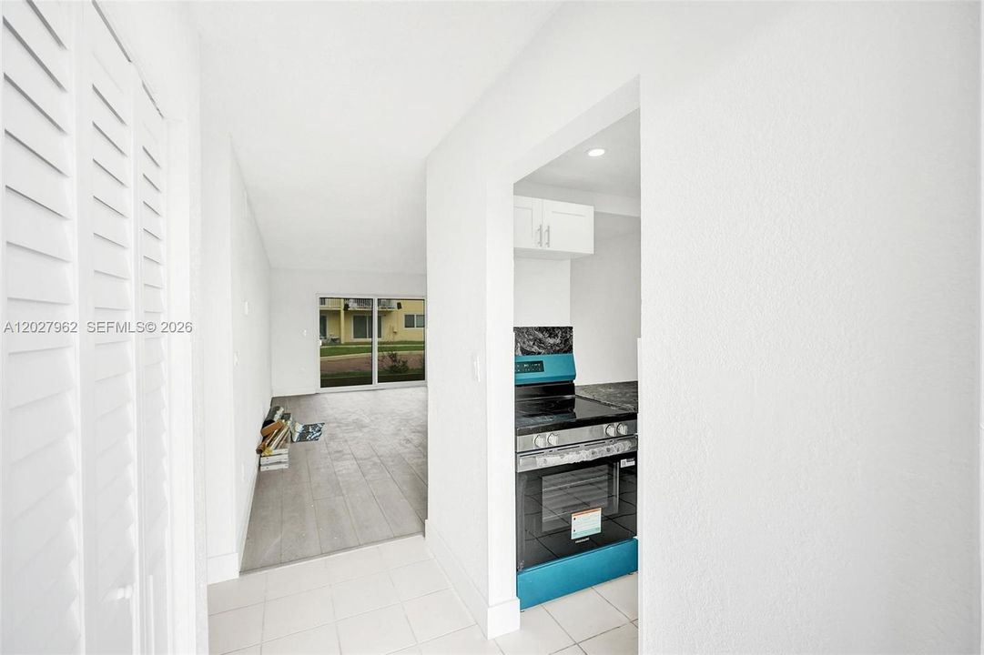 For Rent: $1,650 (1 beds, 1 baths, 730 Square Feet)