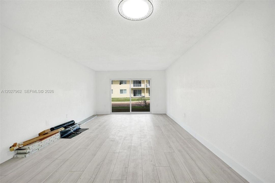 For Rent: $1,650 (1 beds, 1 baths, 730 Square Feet)