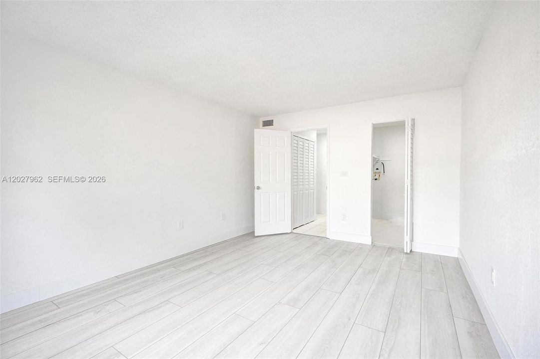 For Rent: $1,650 (1 beds, 1 baths, 730 Square Feet)