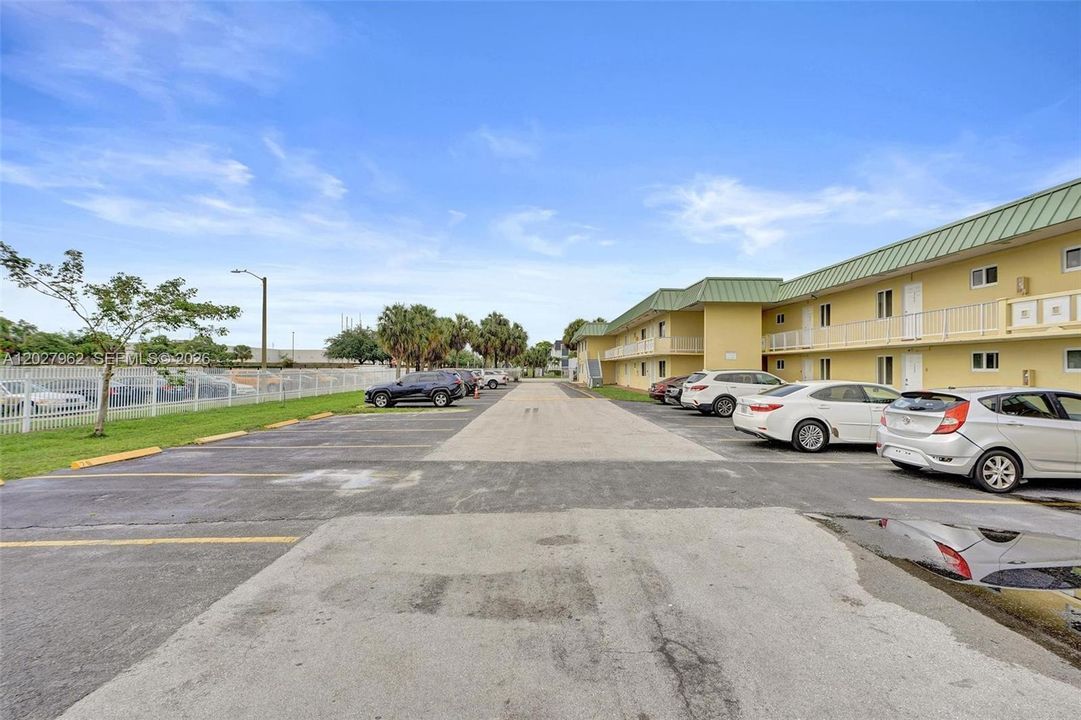 For Rent: $1,650 (1 beds, 1 baths, 730 Square Feet)