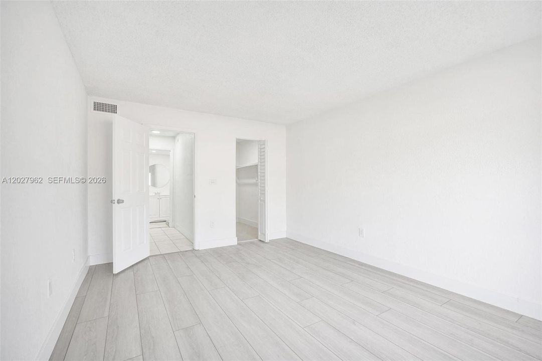 For Rent: $1,650 (1 beds, 1 baths, 730 Square Feet)