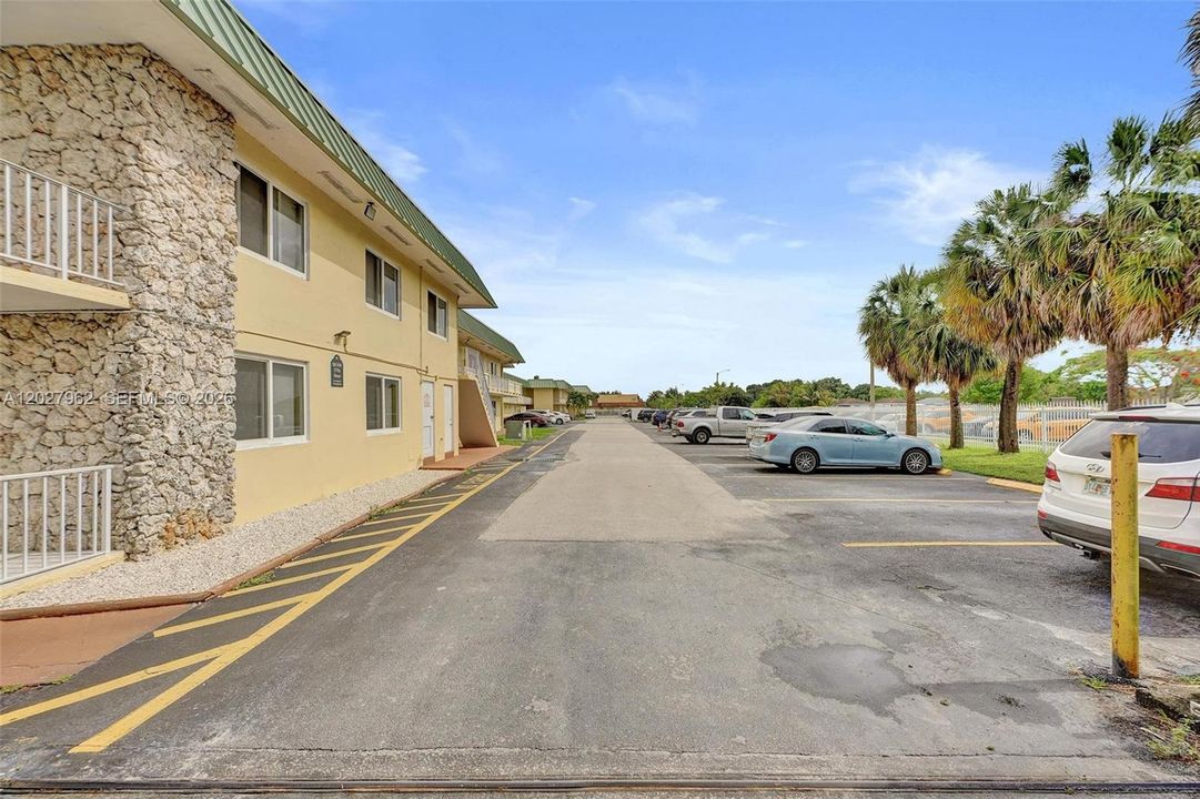 For Rent: $1,650 (1 beds, 1 baths, 730 Square Feet)