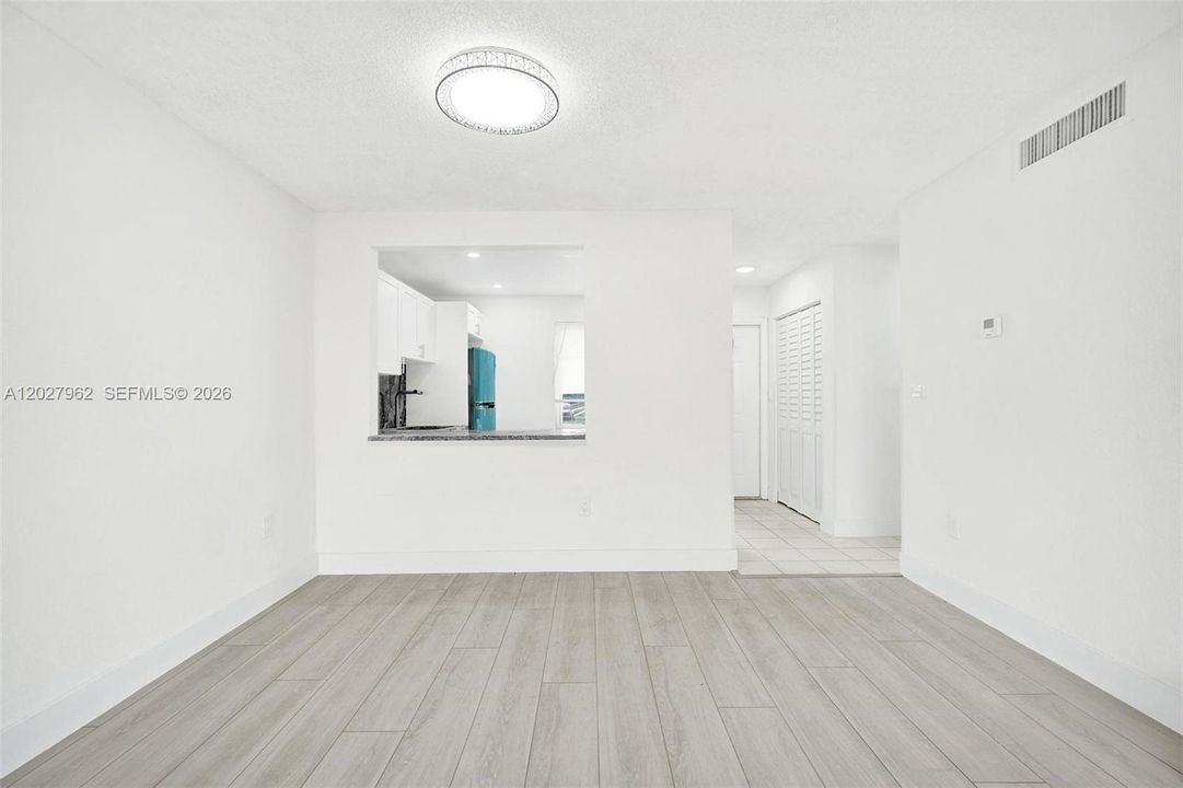 For Rent: $1,650 (1 beds, 1 baths, 730 Square Feet)