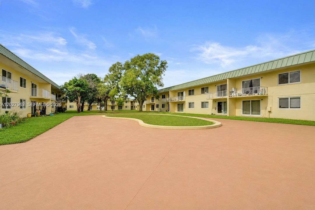 For Rent: $1,650 (1 beds, 1 baths, 730 Square Feet)