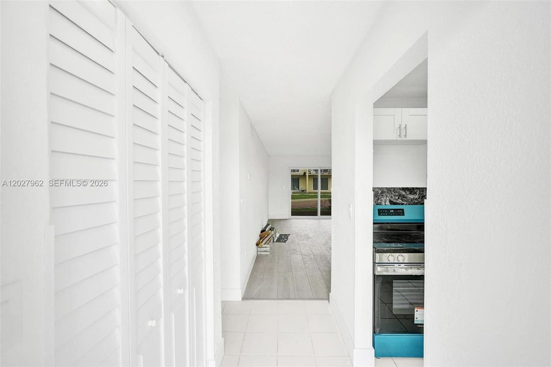 For Rent: $1,650 (1 beds, 1 baths, 730 Square Feet)