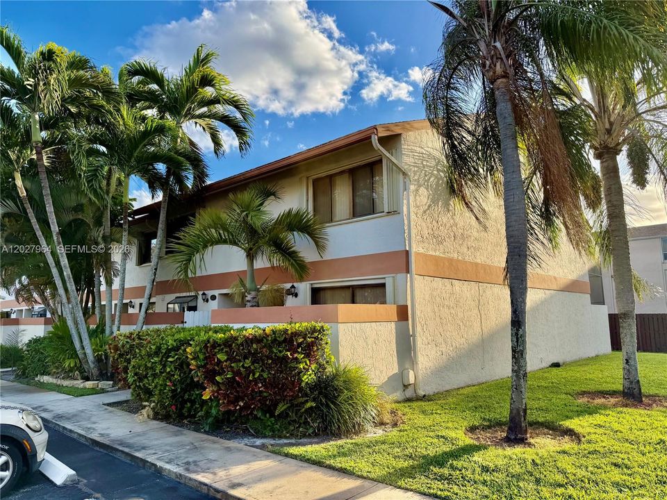 For Rent: $2,600 (3 beds, 2 baths, 1328 Square Feet)