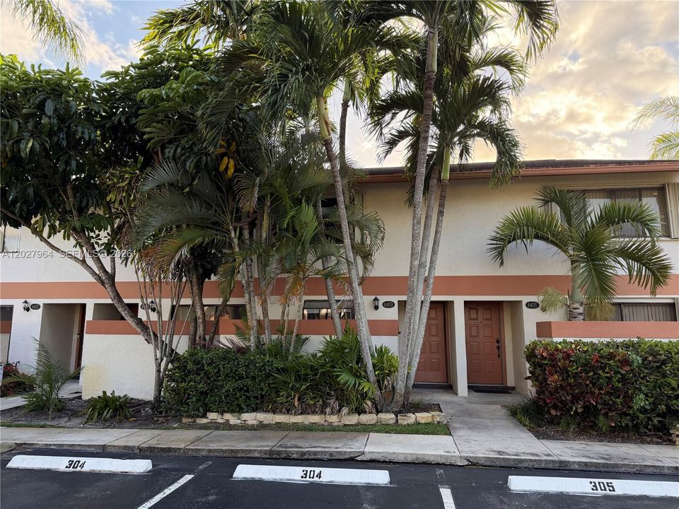 For Rent: $2,600 (3 beds, 2 baths, 1328 Square Feet)