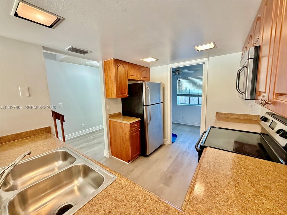 For Rent: $2,600 (3 beds, 2 baths, 1328 Square Feet)