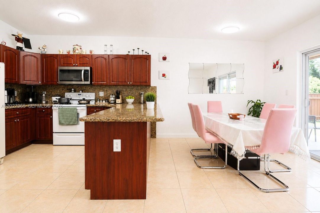En Venta: $539,000 (3 camas, 2 baños, 1283 Pies cuadrados)