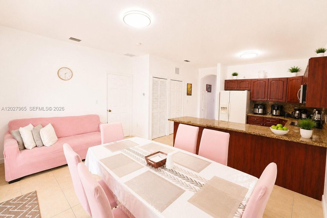 En Venta: $539,000 (3 camas, 2 baños, 1283 Pies cuadrados)