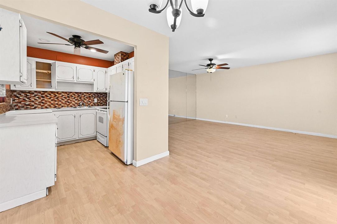 09 Dining Room 02