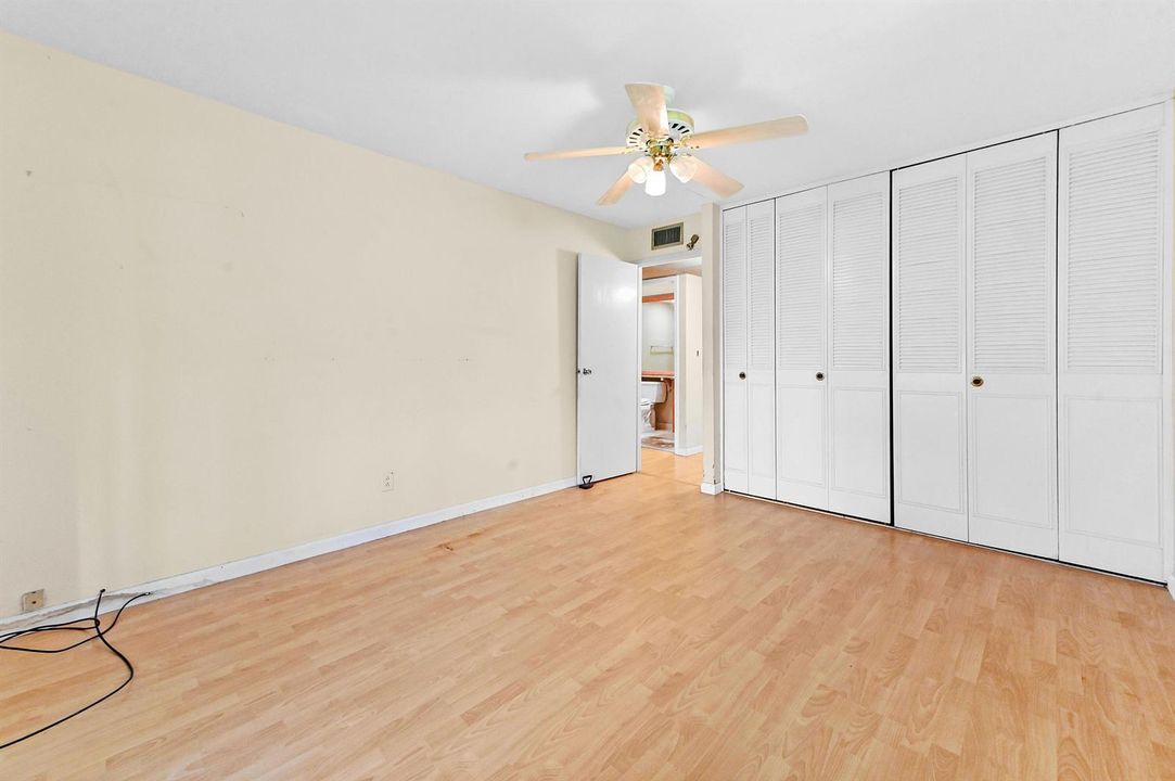 20 Bedroom 02