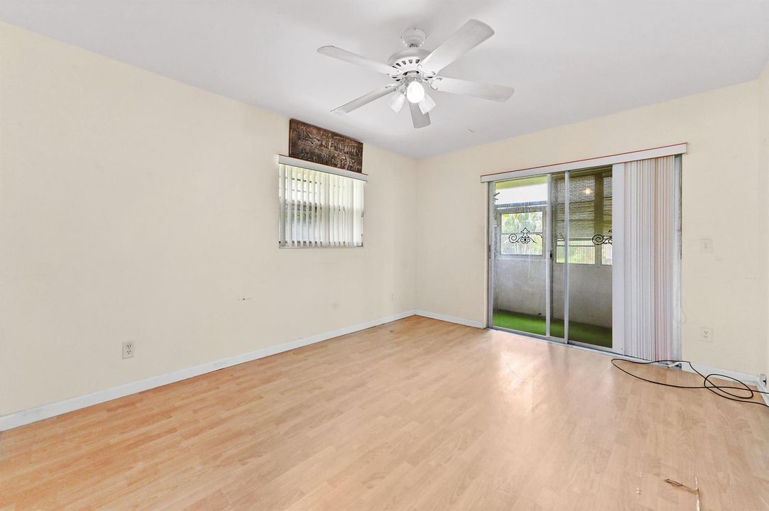 19 Bedroom 01