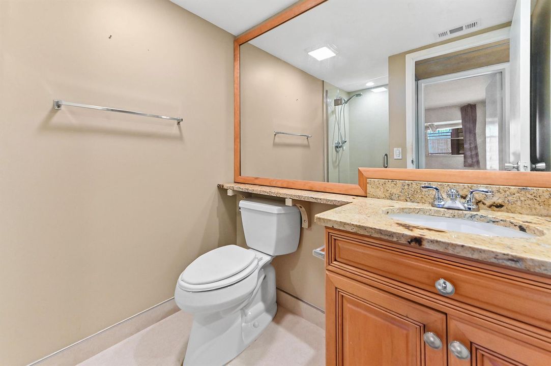 15 Bathroom 01