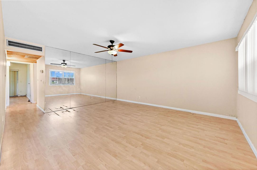 05 Living Room 02