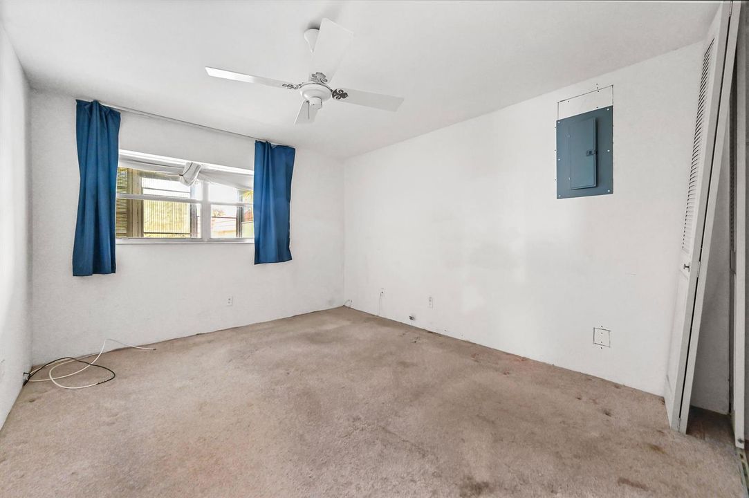 13 Bedroom 01