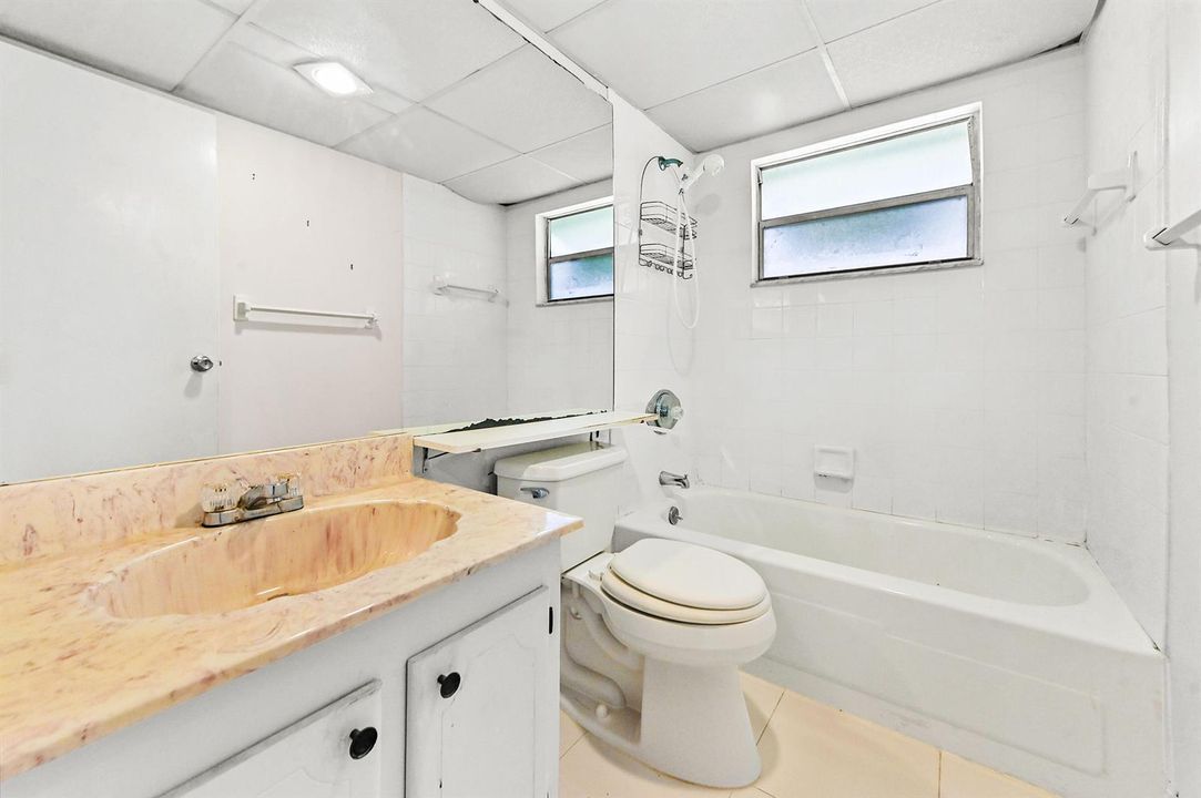 18 Bathroom 01