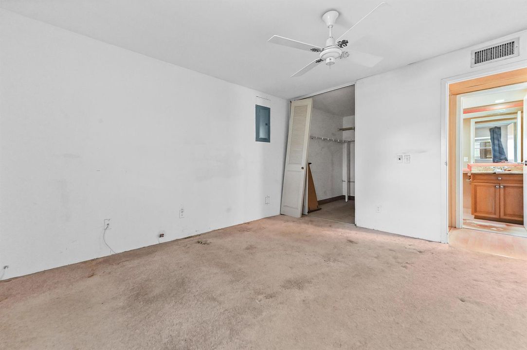 14 Bedroom 02