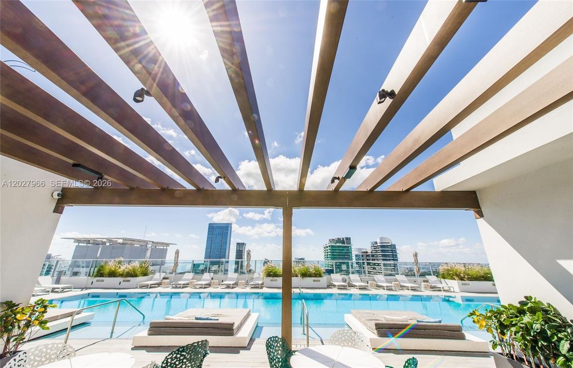 For Rent: $3,800 (1 beds, 1 baths, 651 Square Feet)