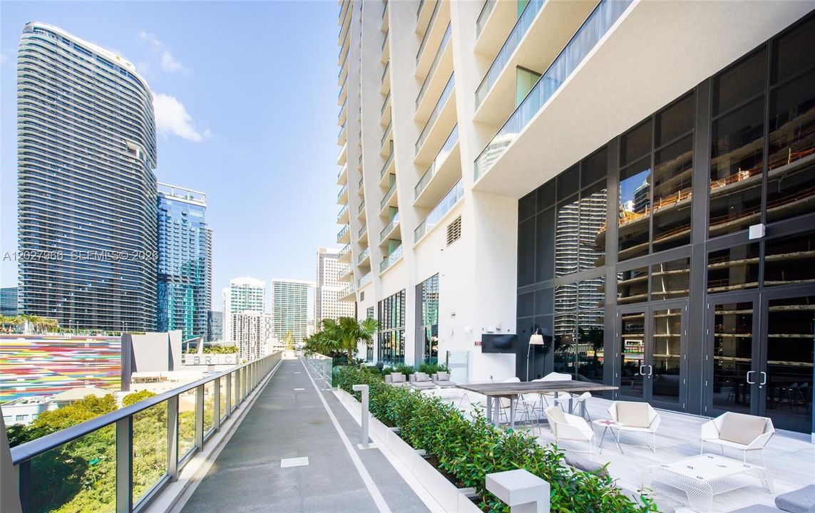 For Rent: $3,800 (1 beds, 1 baths, 651 Square Feet)