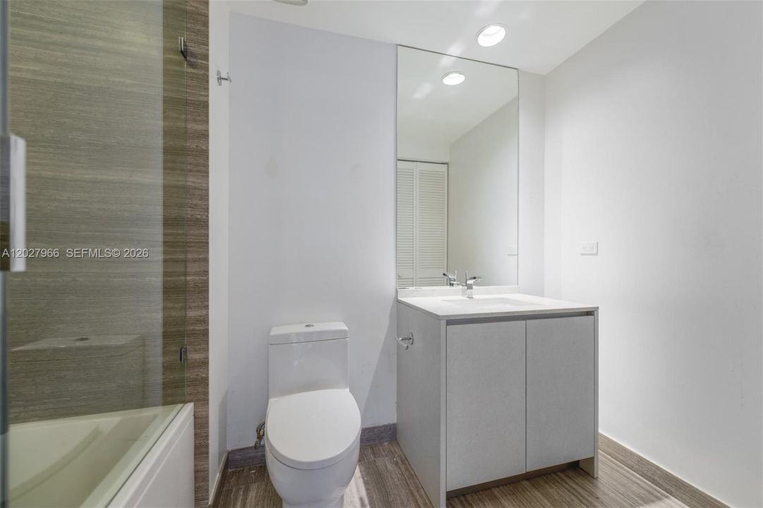 For Rent: $3,800 (1 beds, 1 baths, 651 Square Feet)