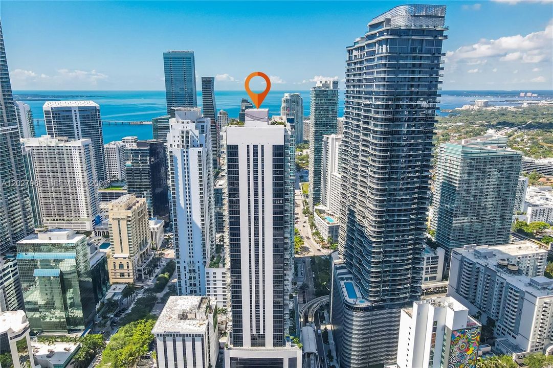 For Rent: $3,800 (1 beds, 1 baths, 651 Square Feet)
