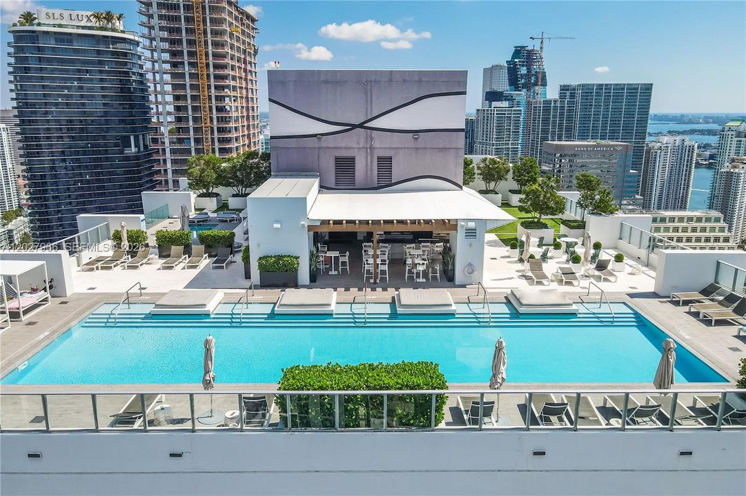 For Rent: $3,800 (1 beds, 1 baths, 651 Square Feet)