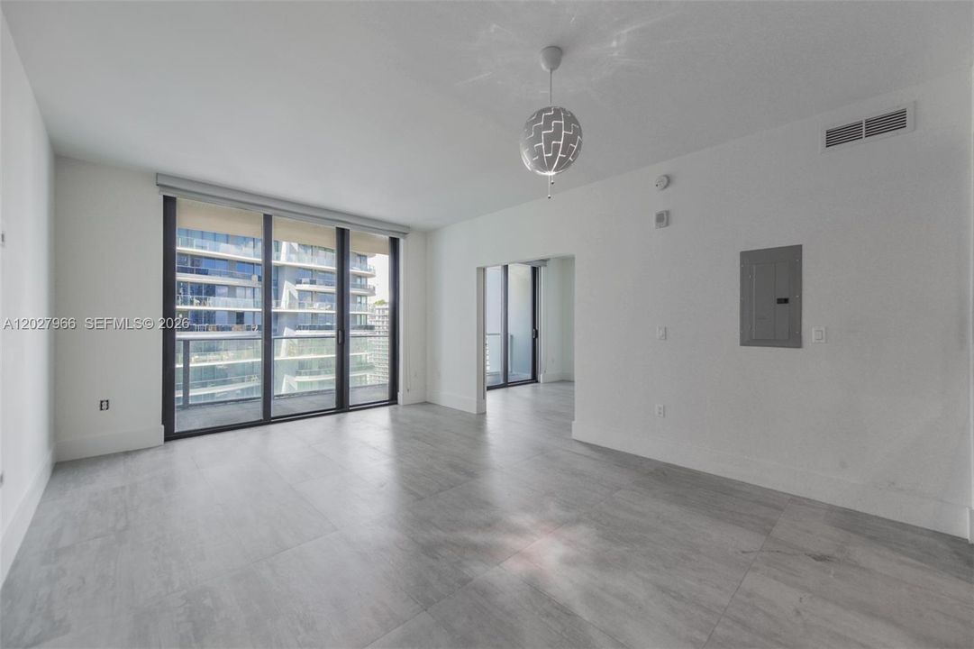 For Rent: $3,800 (1 beds, 1 baths, 651 Square Feet)